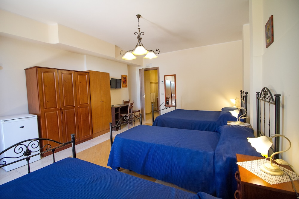 Standard Quadruple Room photo 2