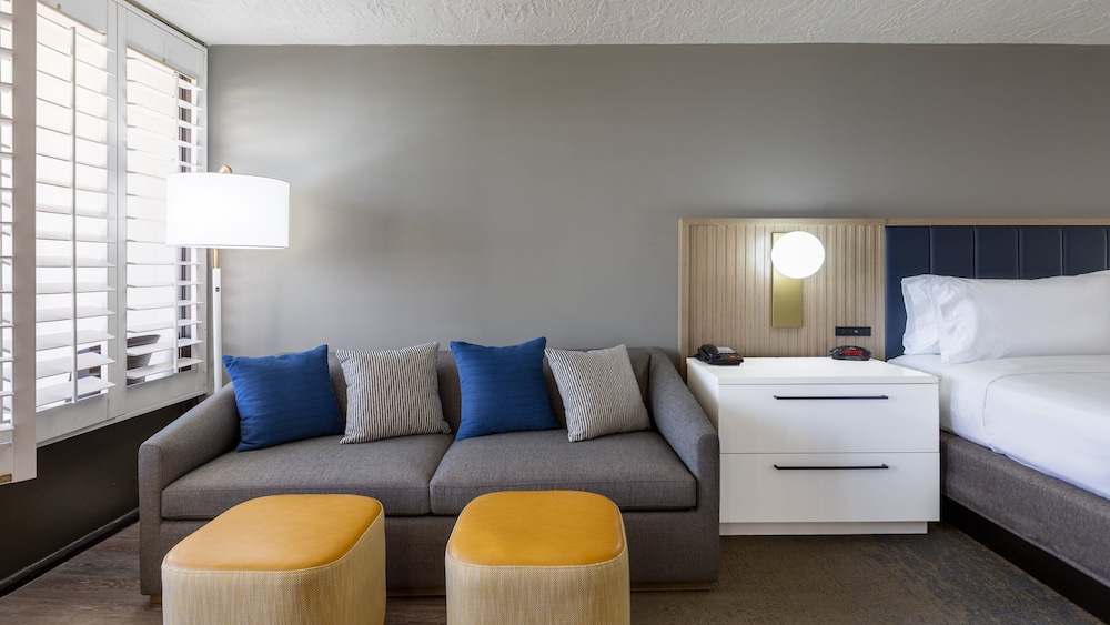 Standard Room, 1 King Bed with Sofa bed, Oceanfront - Photo 4