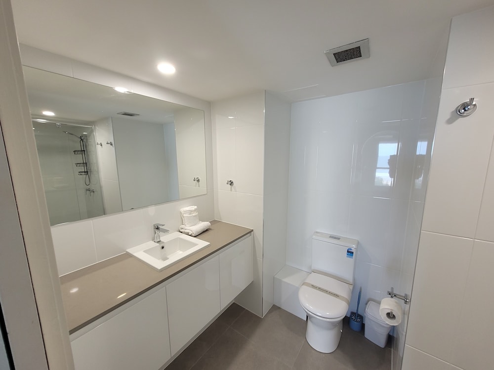 2 Bedroom Apartment (Ocean View, Unit 19) photo 3