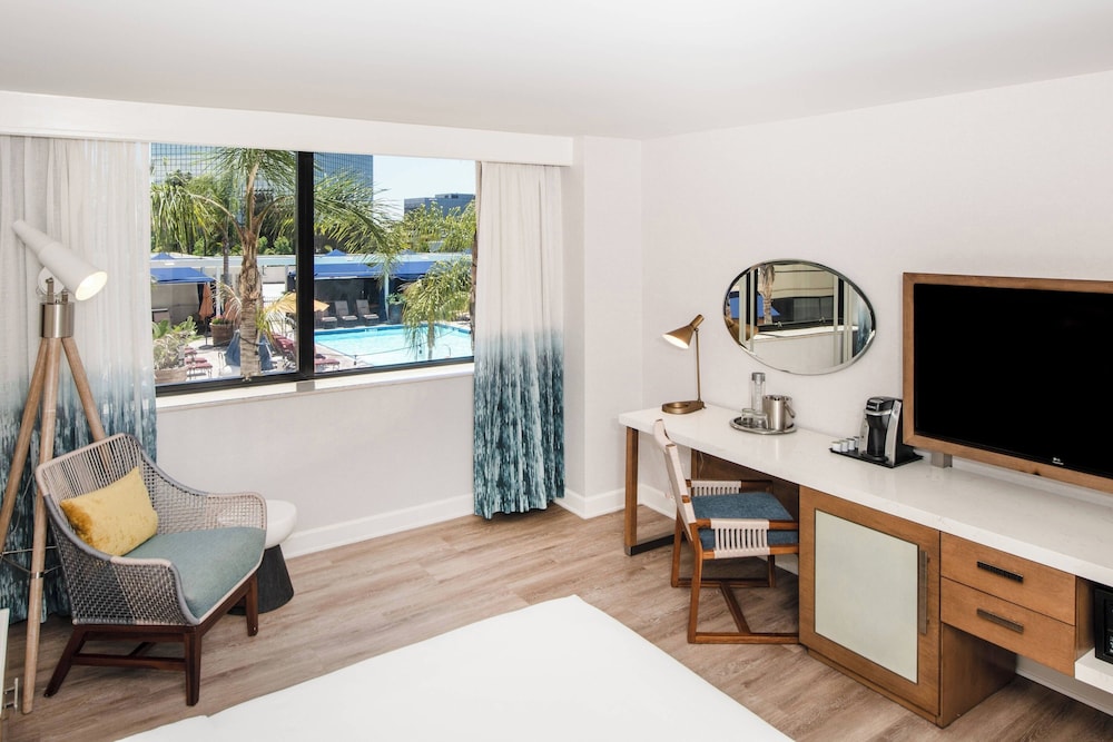 Room, 2 Queen Beds, Pool View - Photo 4
