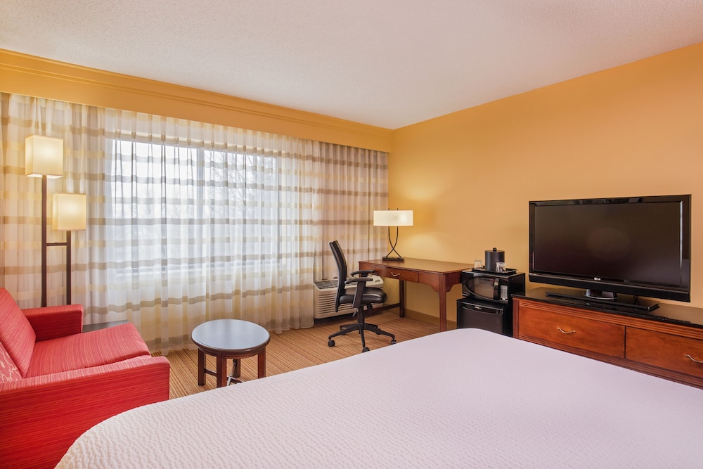 Room, 1 King Bed - Photo 4