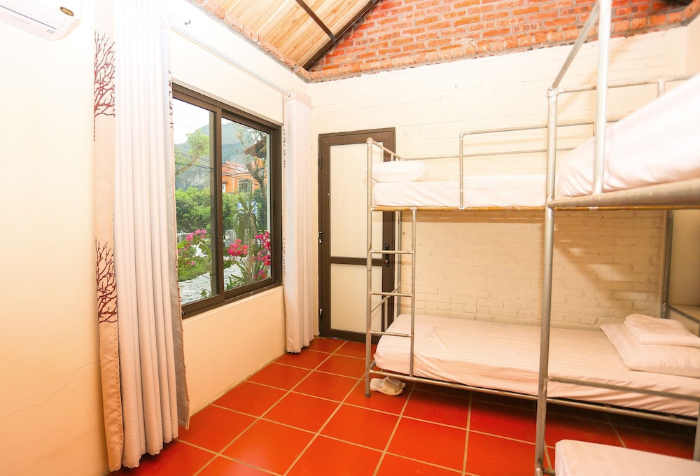 Bed in 6-bed Female Dormitory photo 2