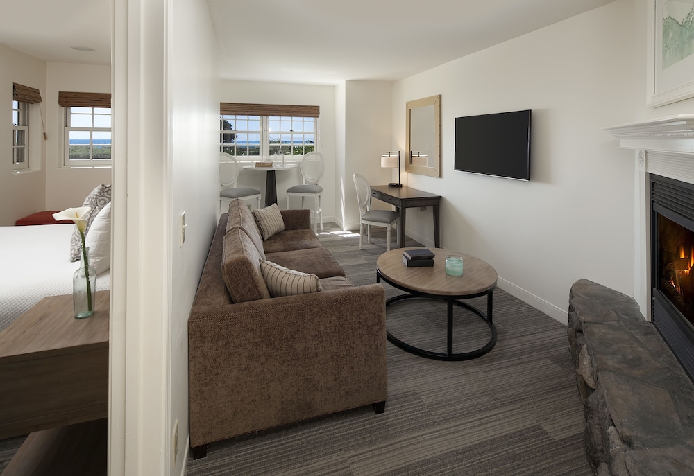 Suite, 1 King Bed, Fireplace, Partial Ocean View - Photo 3