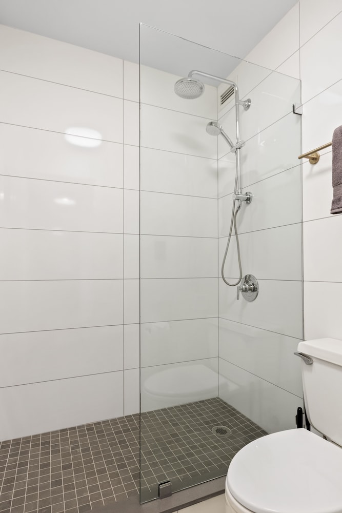 Luxury Condo photo 2
