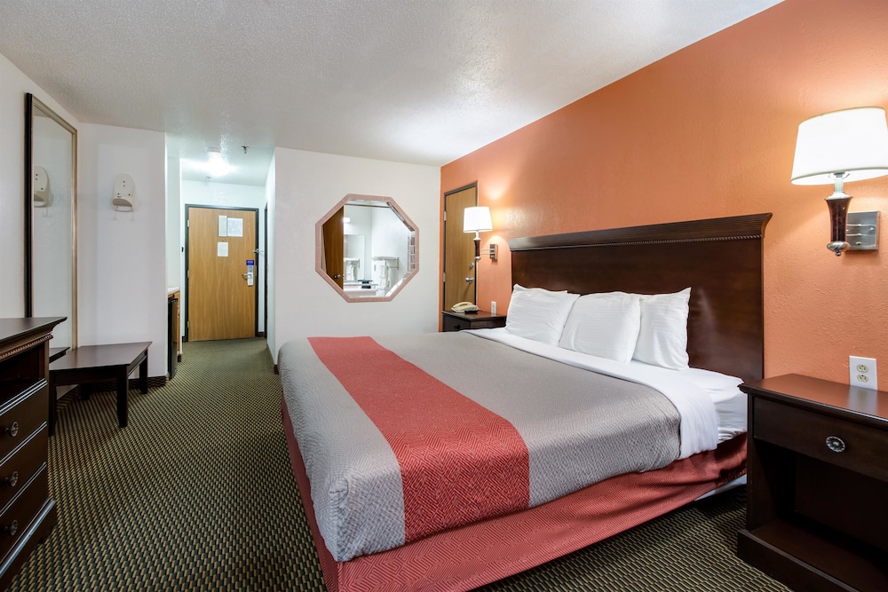 Deluxe Room, 1 King Bed, Accessible, Non Smoking photo 1