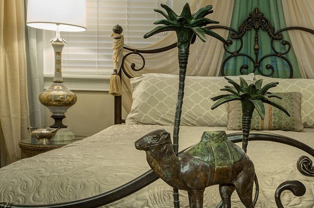 Room, 1 King Bed (Arabian Knights) photo 1