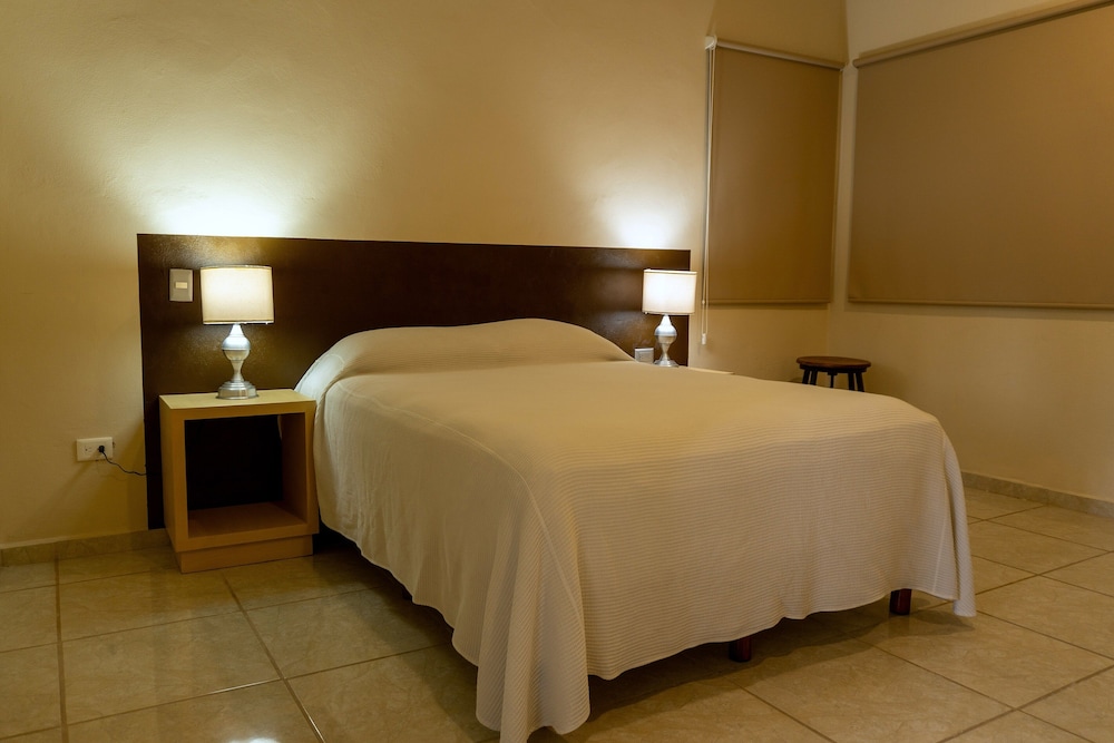 Deluxe Room, 1 Queen Bed, Patio, Pool View