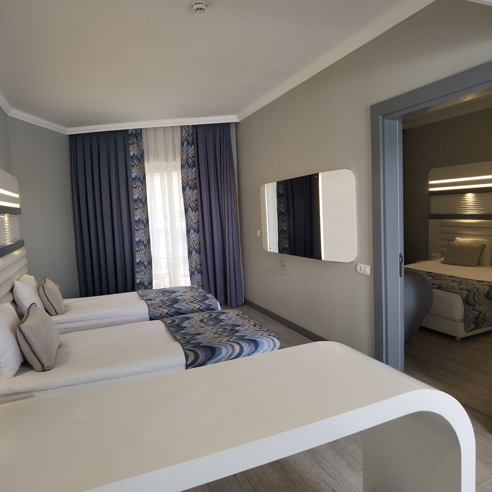 Family Room, Sea View - Photo 2