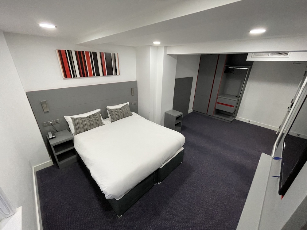 Double or Twin Room, Ensuite - Photo 1