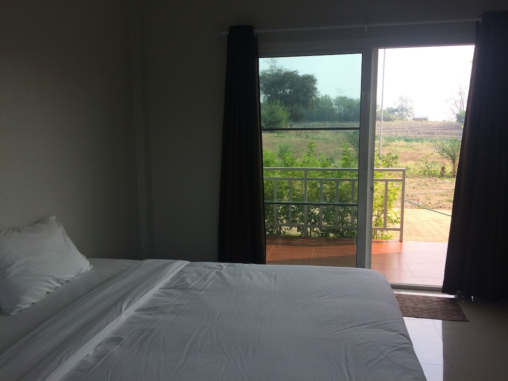 Deluxe Room, 1 Double Bed, Hill View photo 3