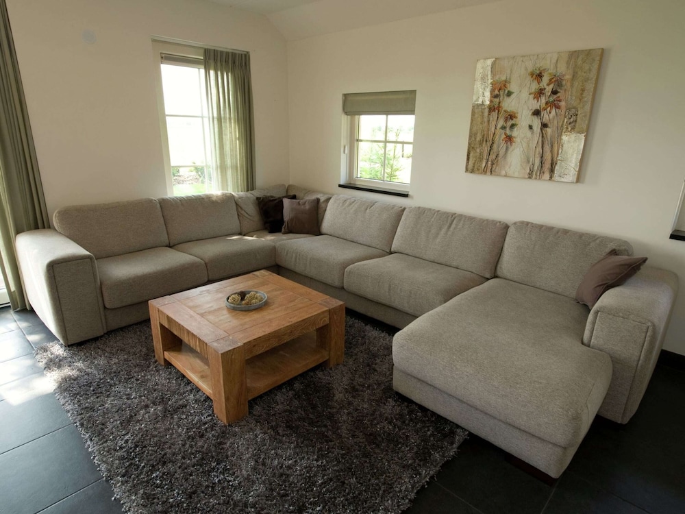 Villa photo 3