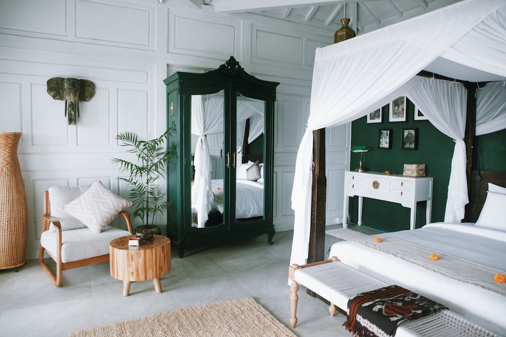 White Romantic Villa photo 2