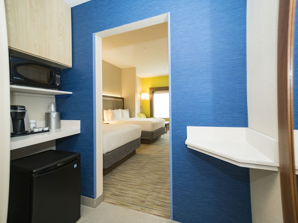 Suite, Multiple Beds photo 3