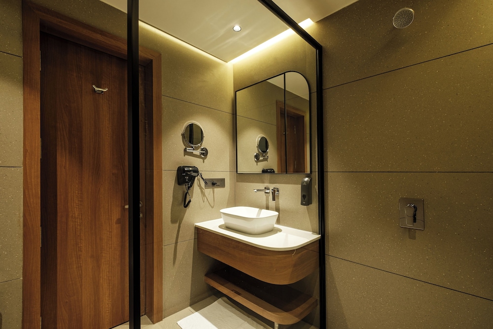 Urban Corner Room - Photo 13