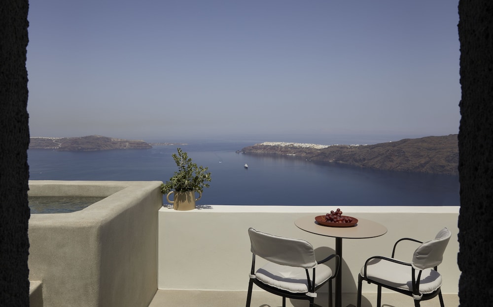 Grace Suite with Plunge Pool and Caldera View - Photo 2