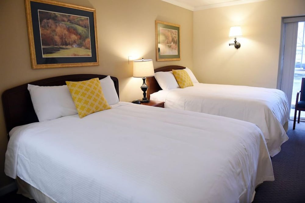 Standard Room, 2 Queen Beds, Non Smoking photo 2