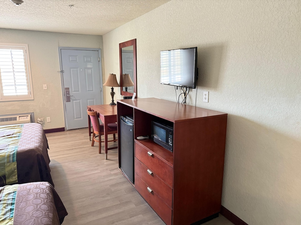 Room, 2 Queen Beds, Non Smoking photo 2
