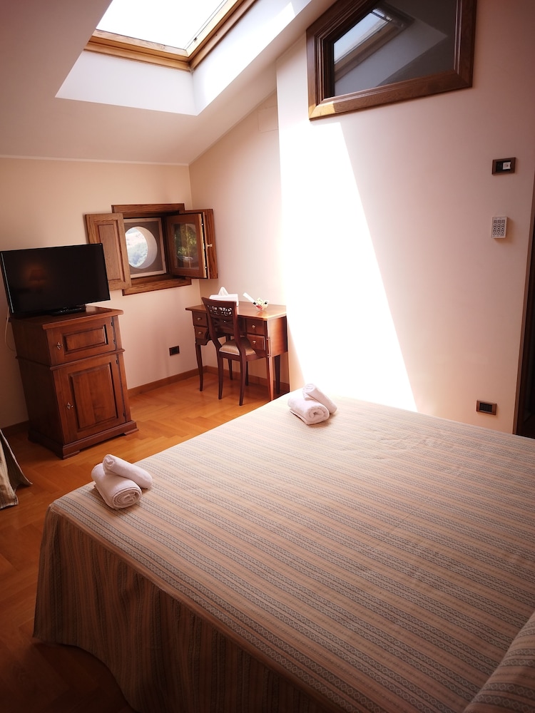 Family Quadruple Room photo 3