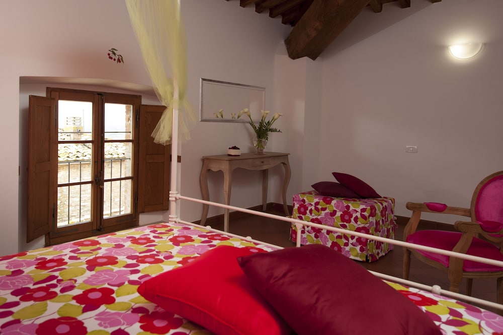 Triple Room, Multiple Beds, Private Bathroom photo 2