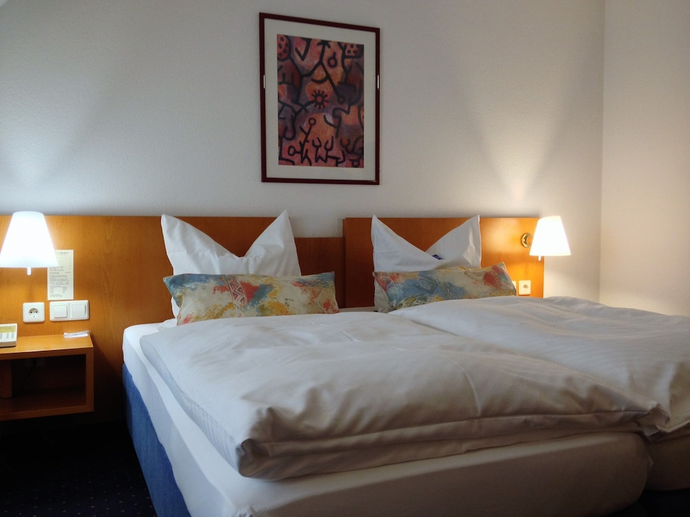 Triple Room (Double room with 1 extra bed)