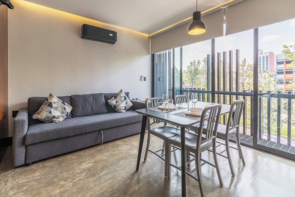 Classic Apartment, Balcony, City View (1) photo 3