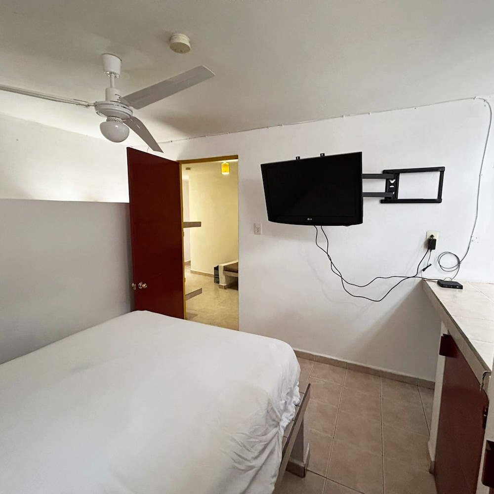 Executive Apartment, 1 Double Bed, Refrigerator & Microwave photo 3