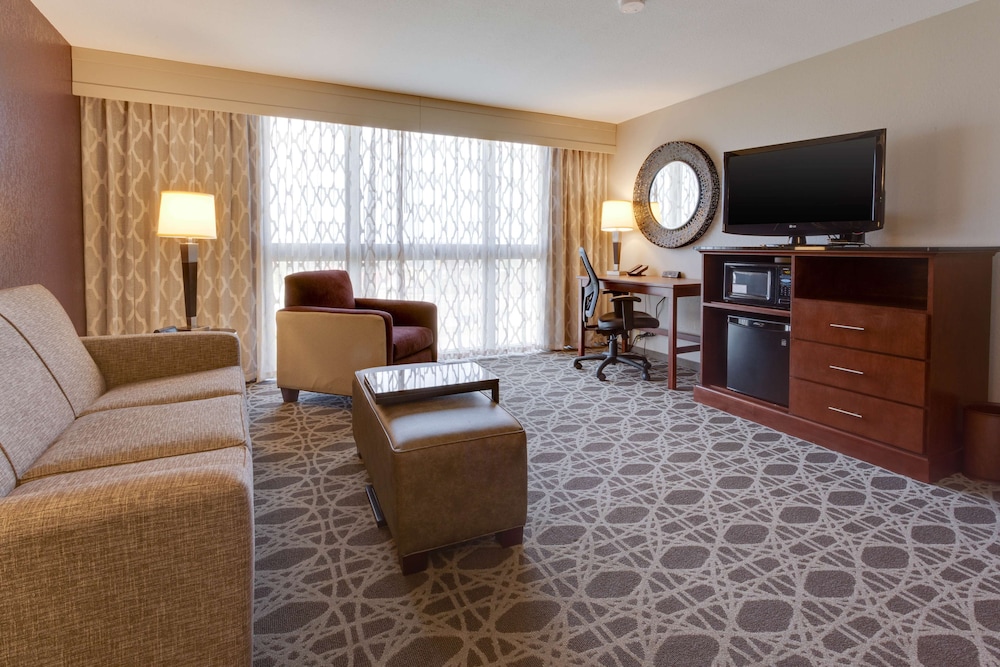 Deluxe Suite, 1 King Bed with Sofa bed, Refrigerator & Microwave (2 Rooms, Oversized) photo 1