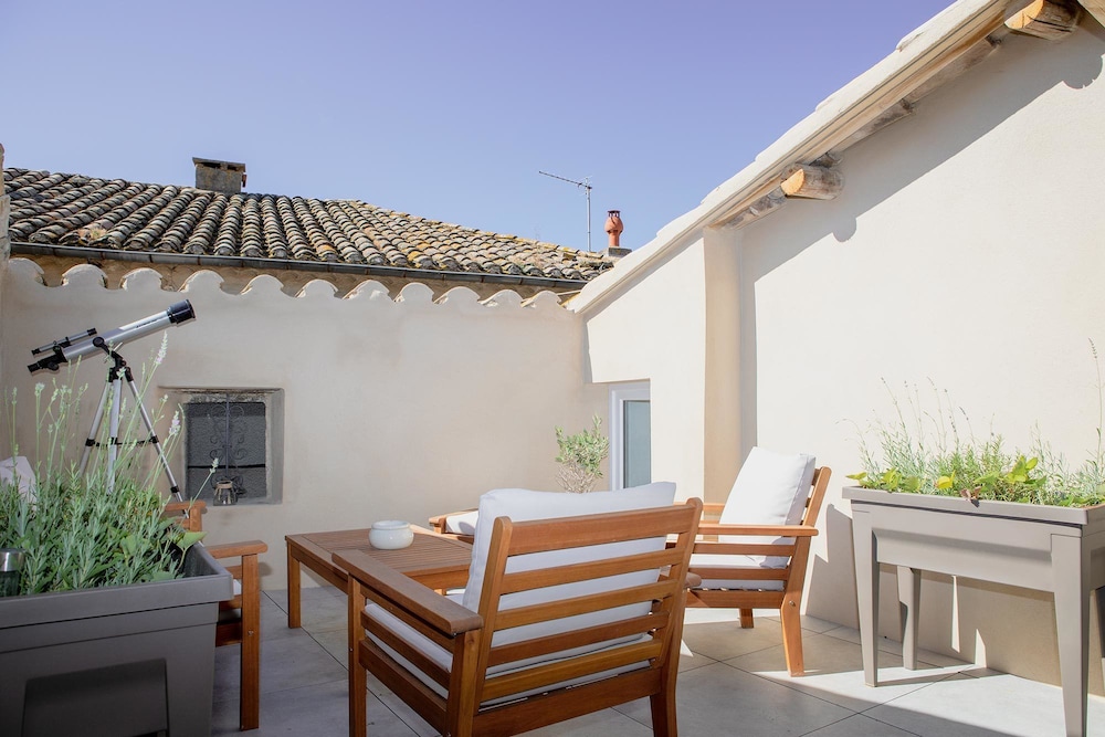 Traditional Cottage, City View (Terrasse Tropezienne ) photo 2