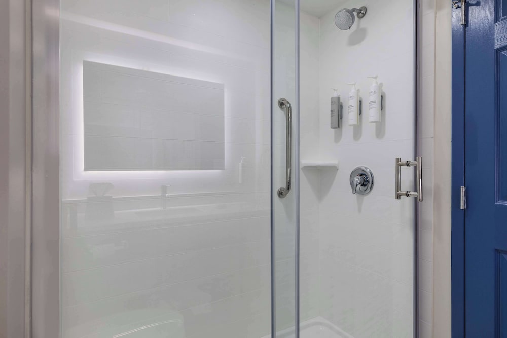 Room, 2 Queen Beds, Accessible (Hearing) - Photo 4