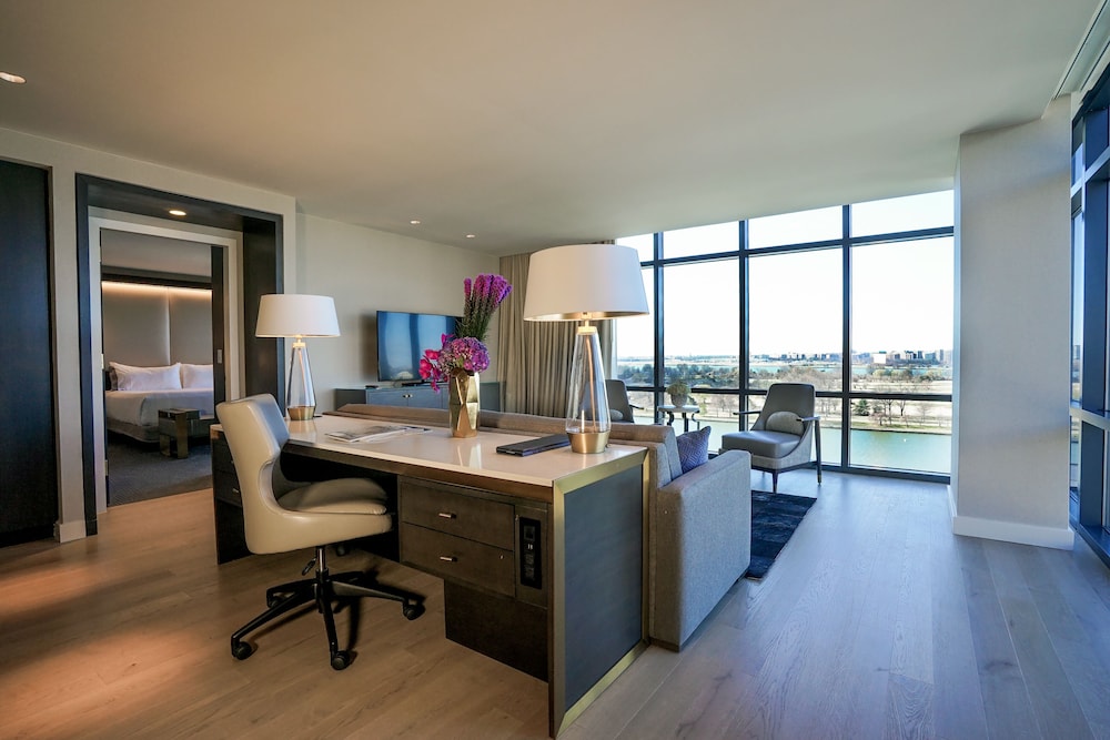 Suite, 1 King Bed (Anchor)