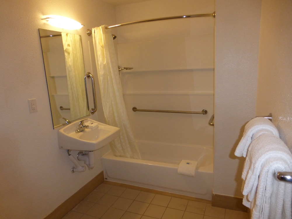 Deluxe Room, 2 Queen Beds, Accessible, Non Smoking