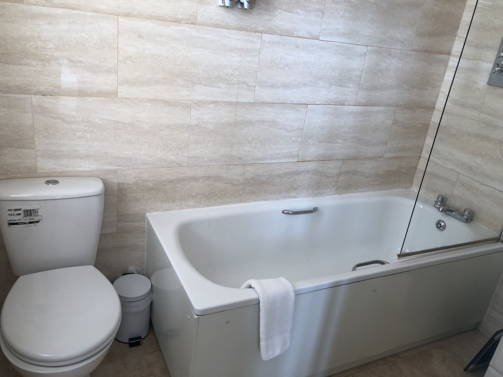 Family Room, Multiple Beds, Private Bathroom photo 3