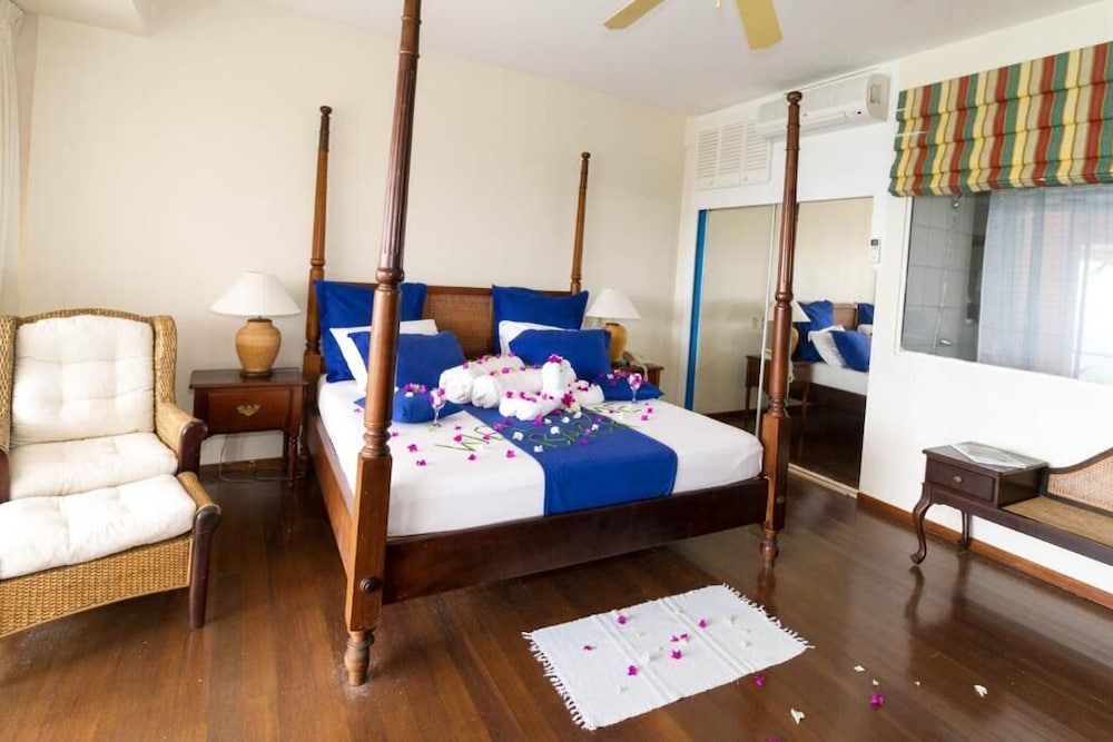 Superior Room, 1 King Bed, Balcony, Ocean View photo 2