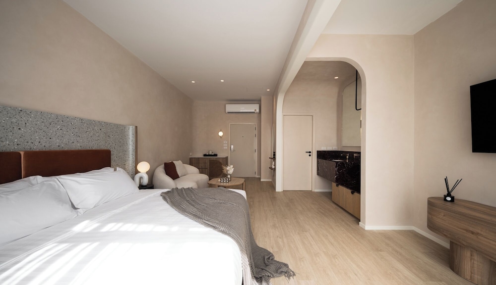 Superior Double Room, Pool View photo 2