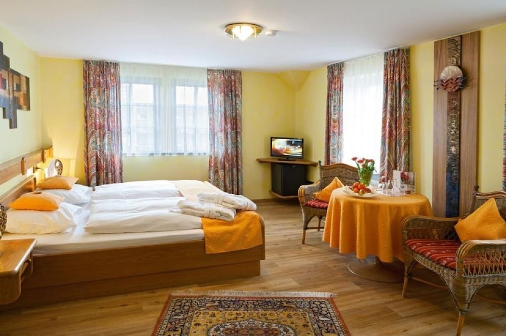 Double Room, 1 Queen Bed, Non Smoking photo 2