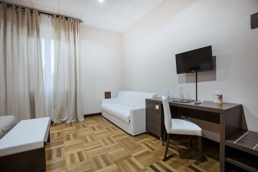 Triple Room, 1 Bedroom, Non Smoking, Private Bathroom (External)
