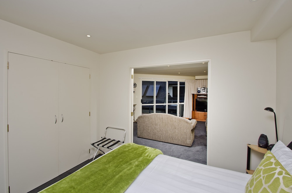 Apartment, 2 Bedrooms, Partial Sea View photo 3
