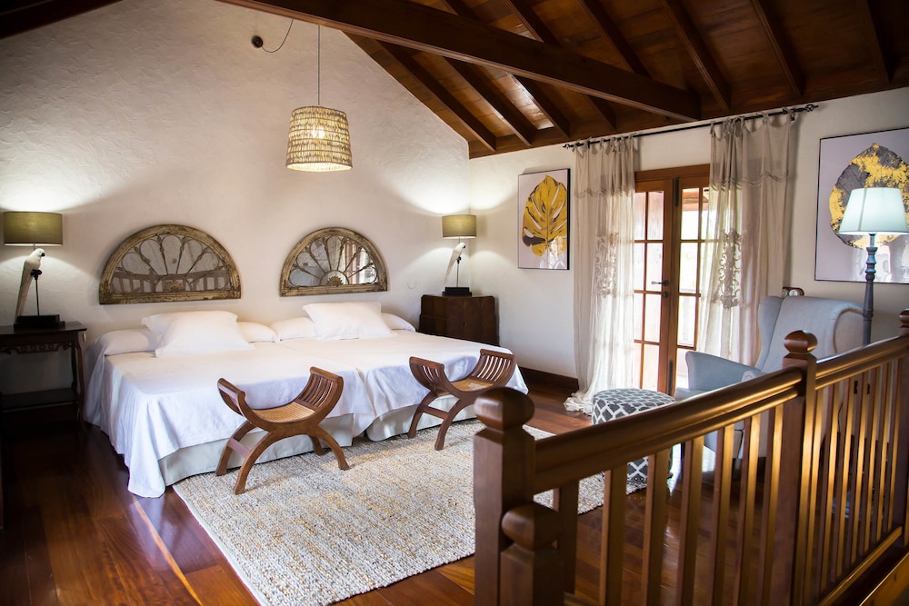 Suite (#3 Pajara)