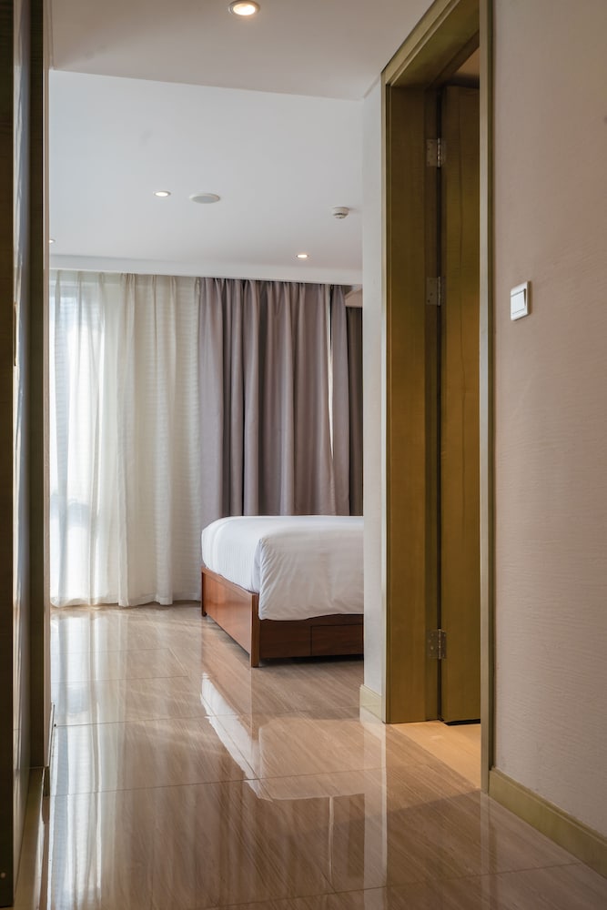 Deluxe King Room photo 2