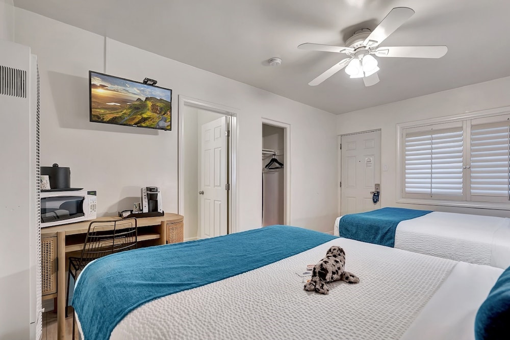 Deluxe Room, 2 Queen Beds photo 3