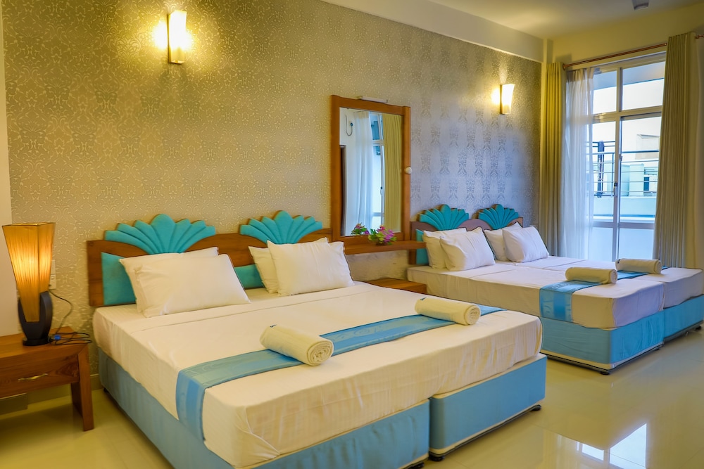 Luxury Triple Room, Multiple Beds, City View photo 2