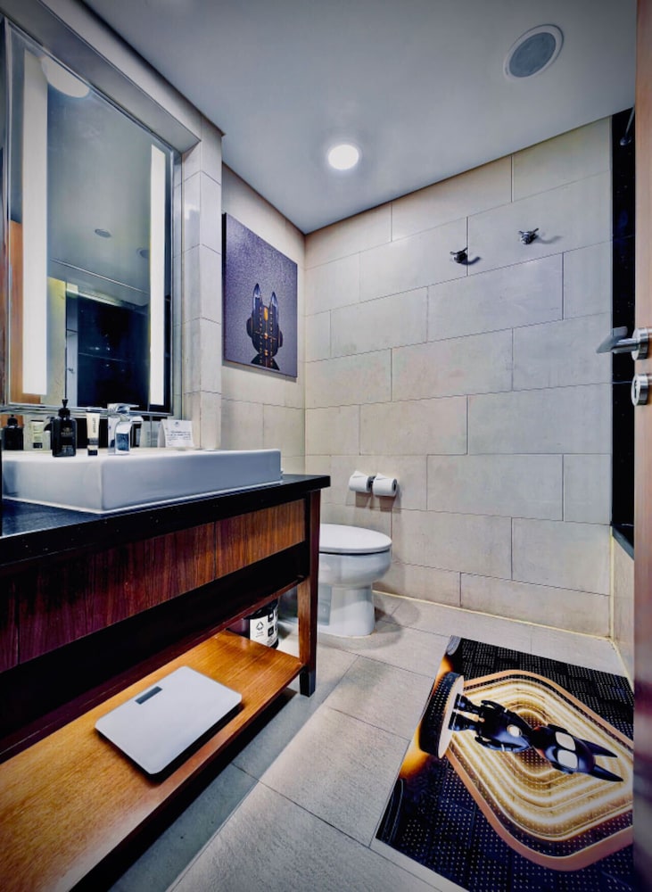 Executive Studio (Art Room)