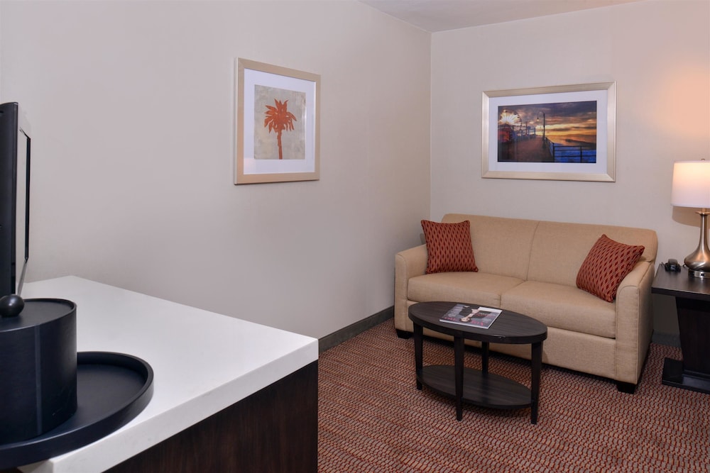 Suite, 2 Queen Beds, Non Smoking, Balcony