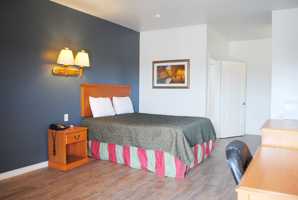 Standard Single Room, 1 Queen Bed - Photo 1