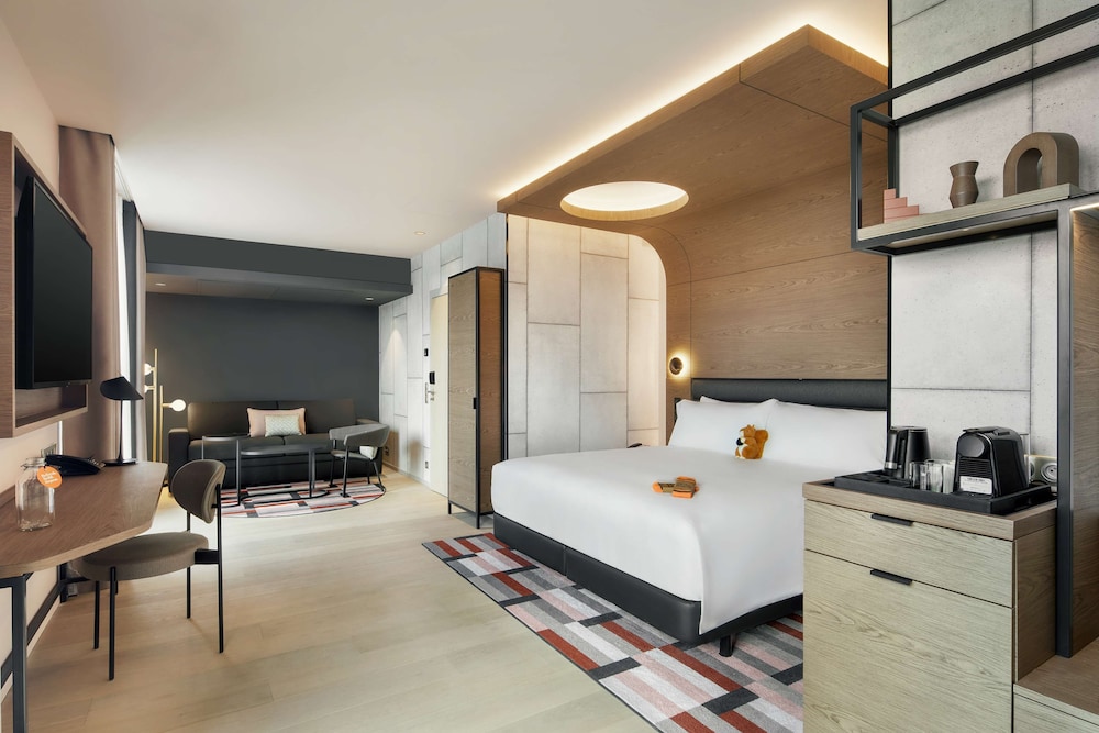 Eiffel Terrace Escape