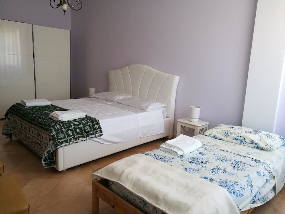 Classic Triple Room, private bathroom (external)