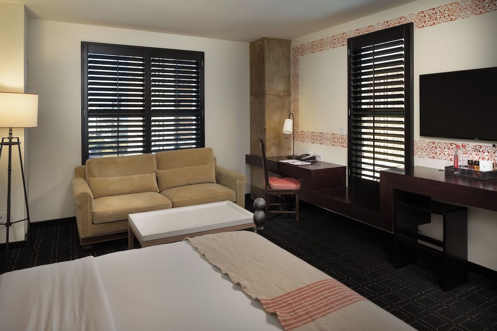 Executive Room, 1 King Bed, River View - Photo 1