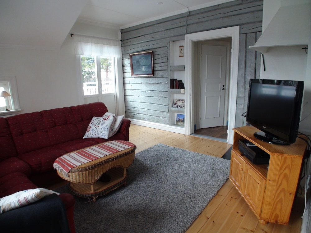 Family Room photo 3