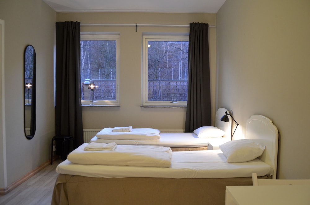 6-bed Room - Private Bathroom