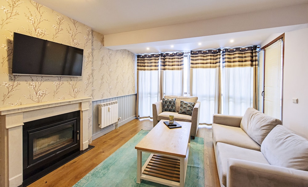 Apartment, 1 Bedroom, Kitchen (Free Sauna, Steambath & Jacuzzi) photo 1